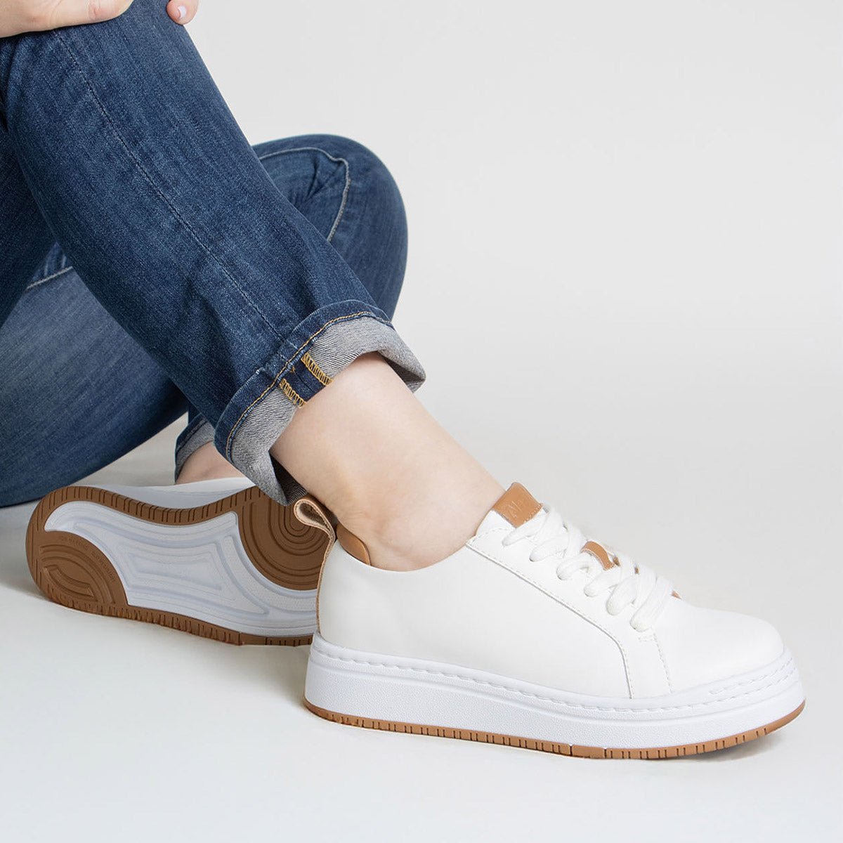 Adysen White Shoe - Image 2