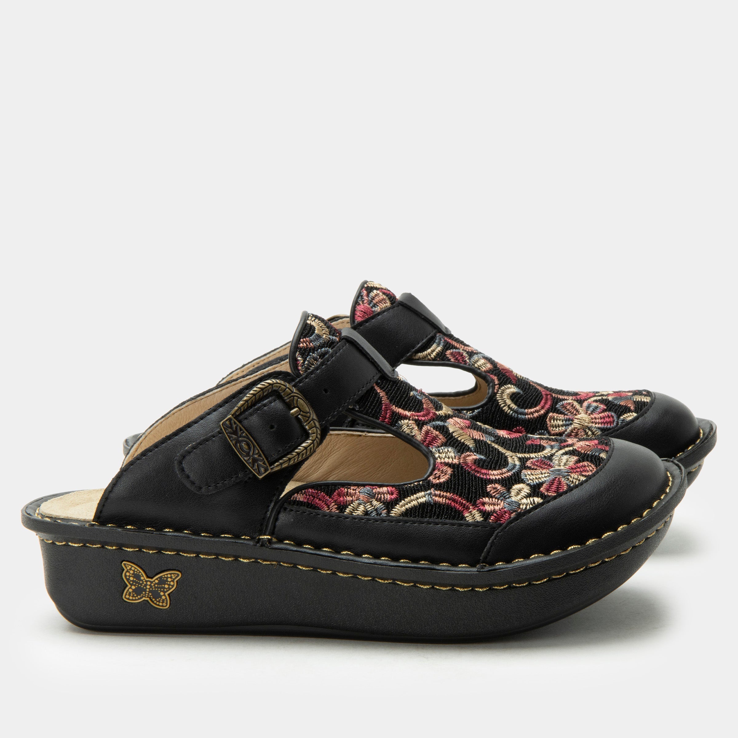 Classic Handicraft Shoe - Image 3