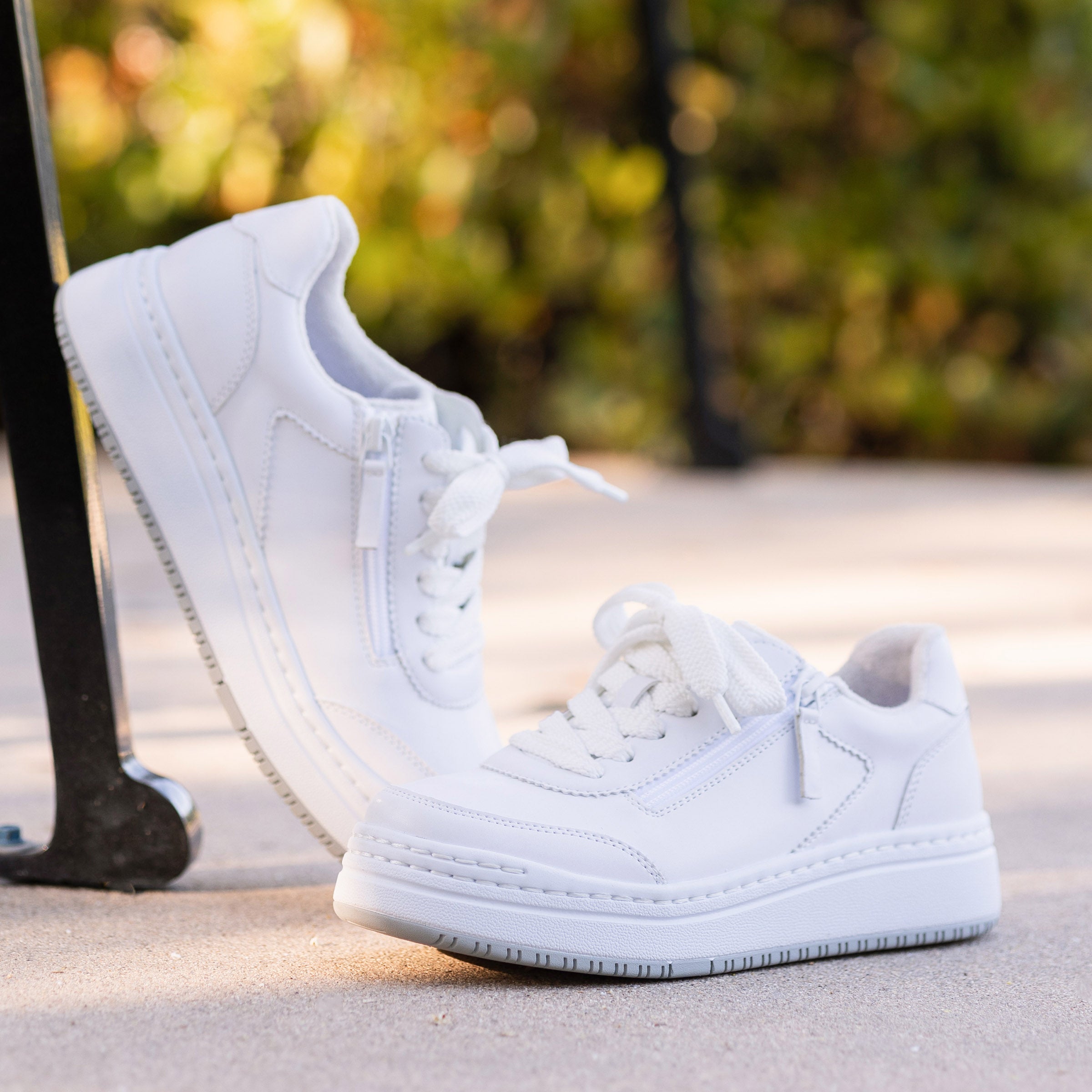 Averie Retro White Shoe - Image 2