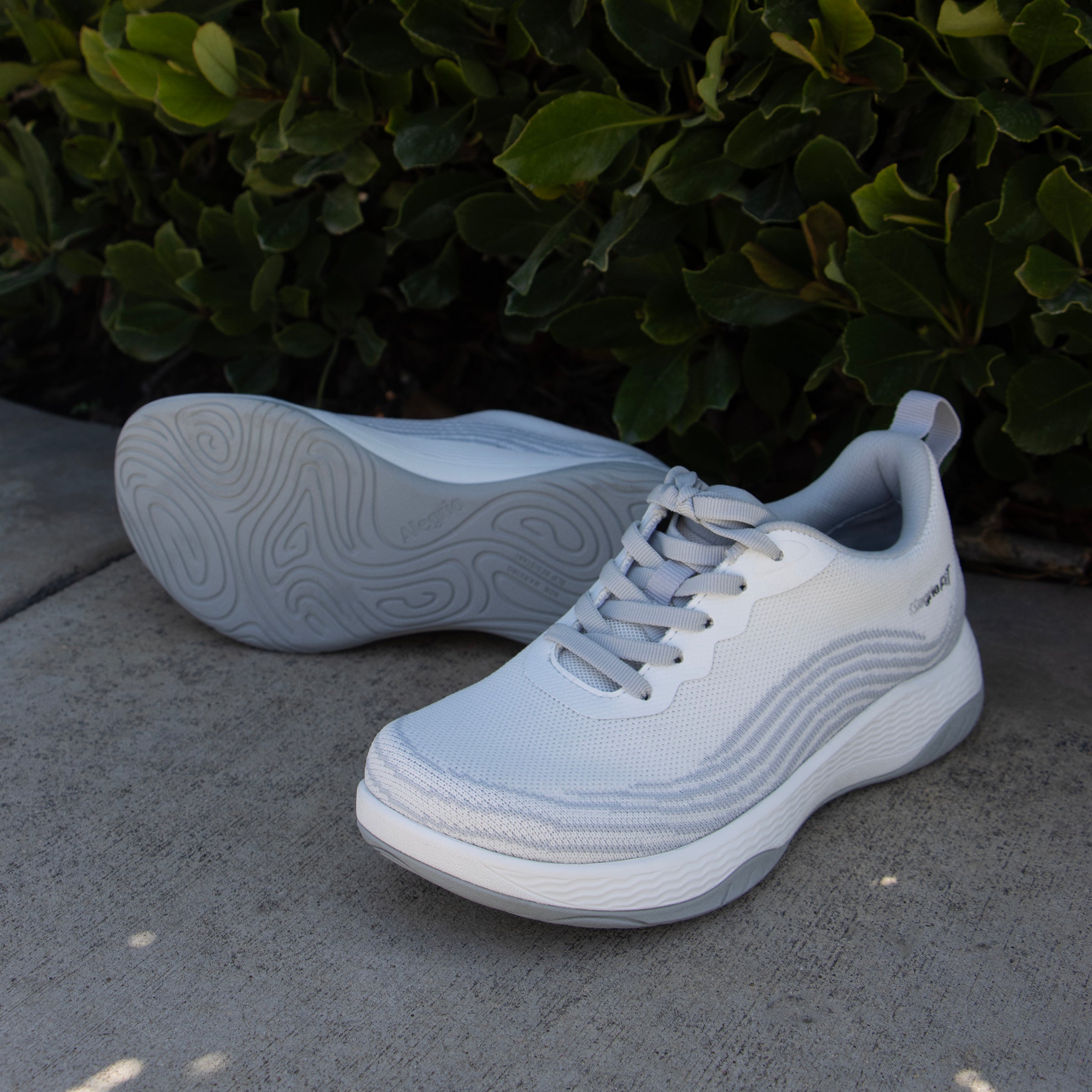 In8 White Shoe - Image 2