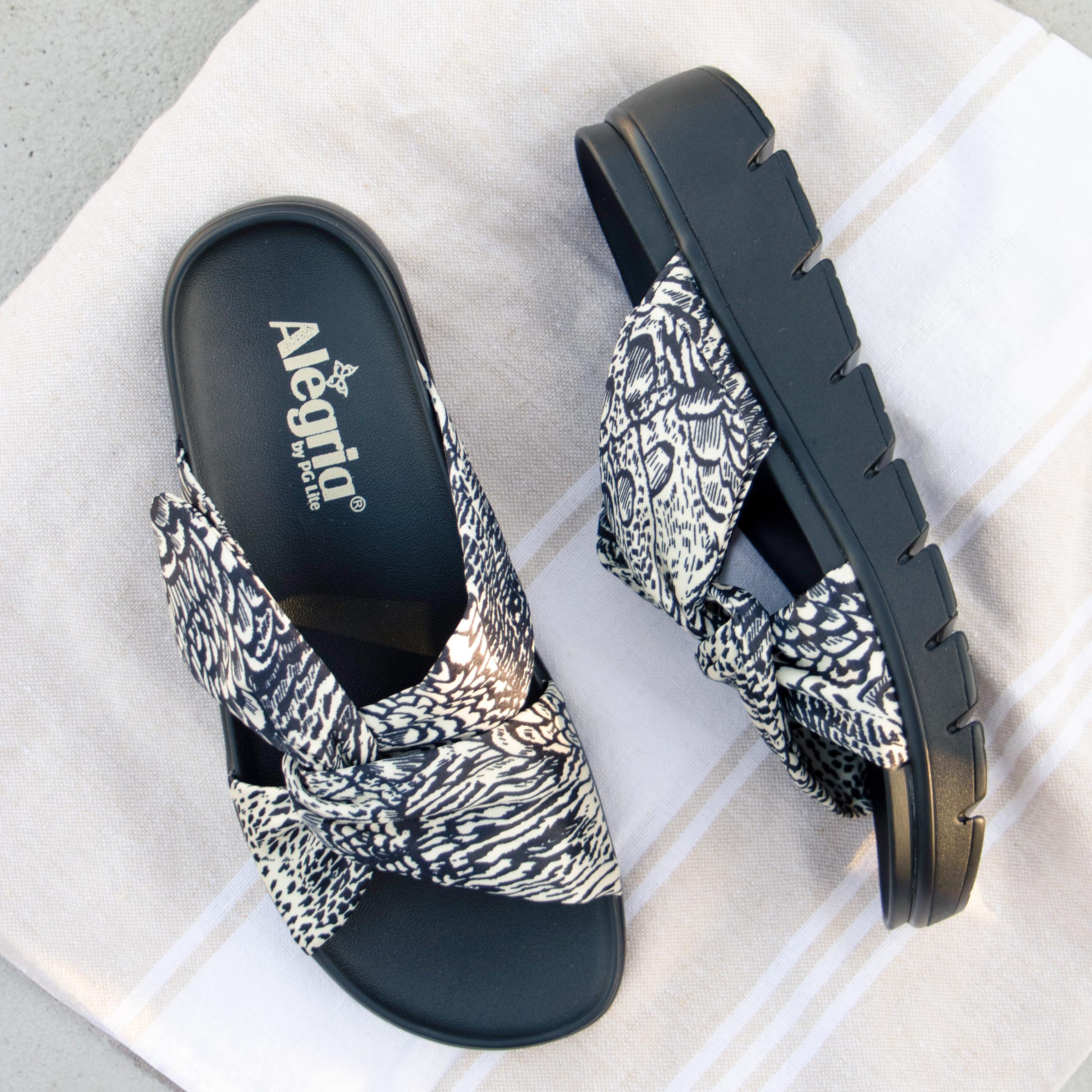 Rylie Birds Of A Feather Sandal - Image 2