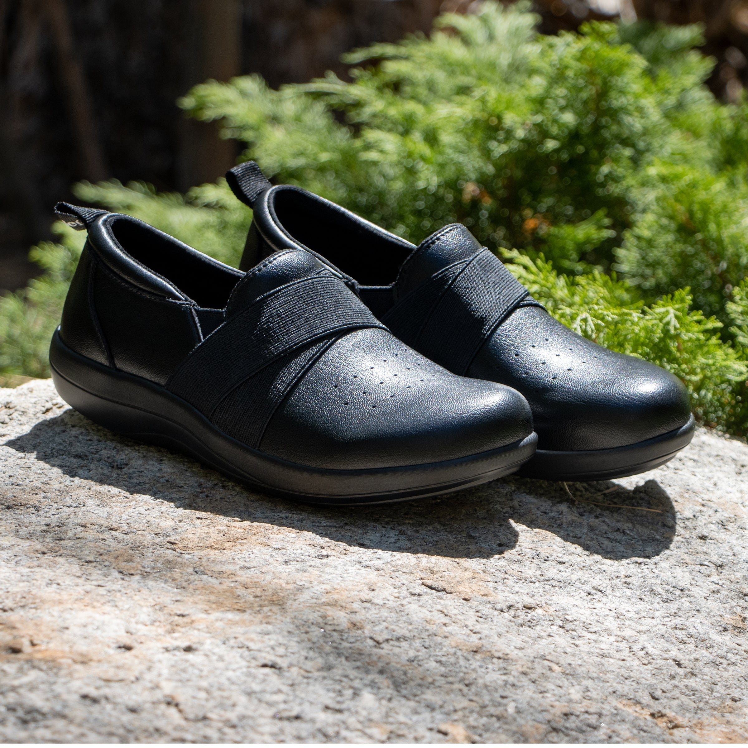 Savvie Black Smooth Shoe - Image 2