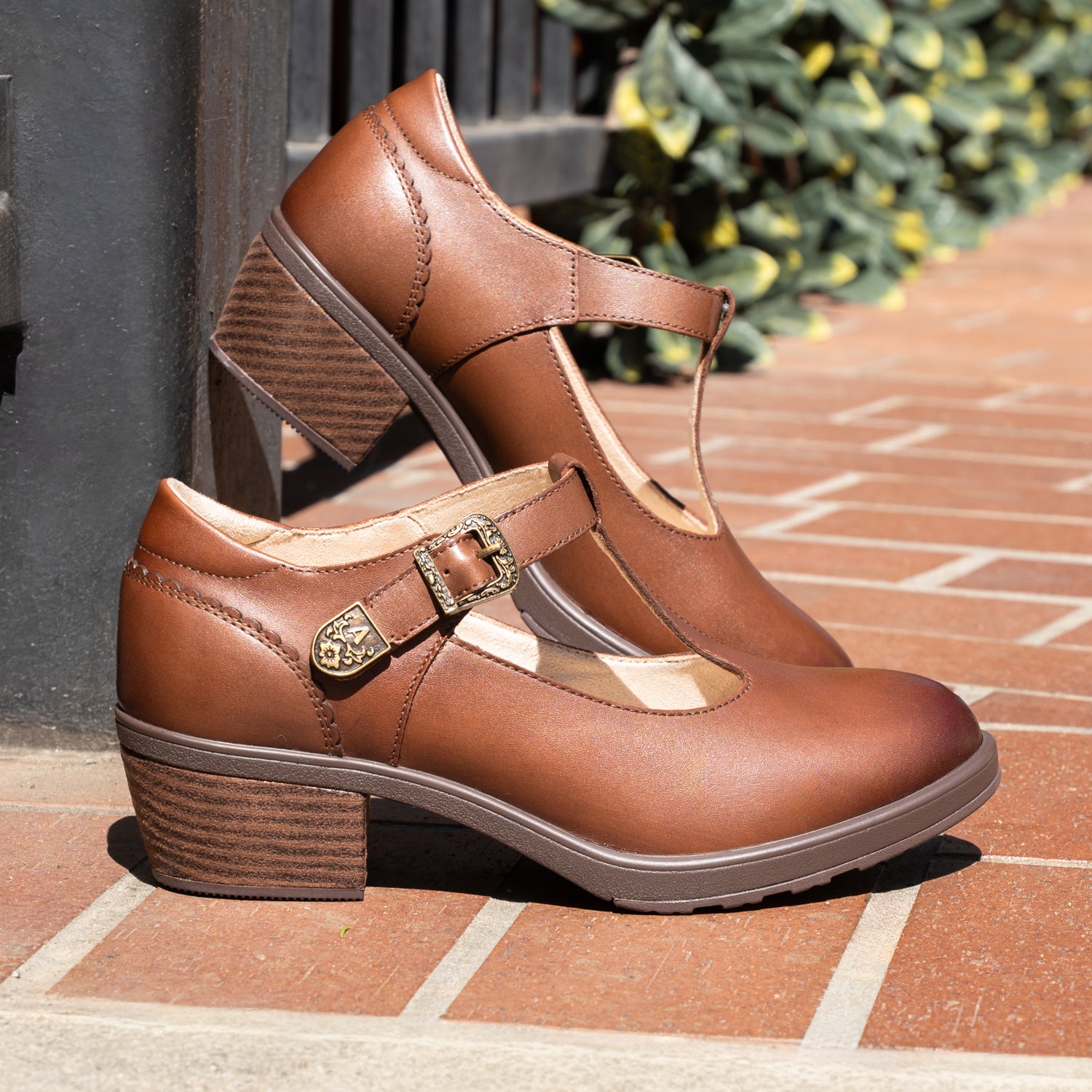Winslett Chestnut Shoe - Image 2